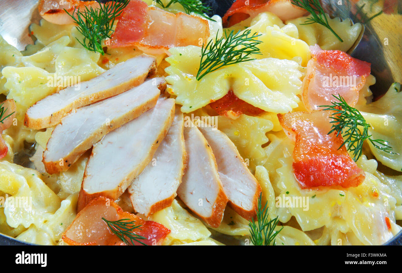 Salat von Wurst und Schinken Stockfoto