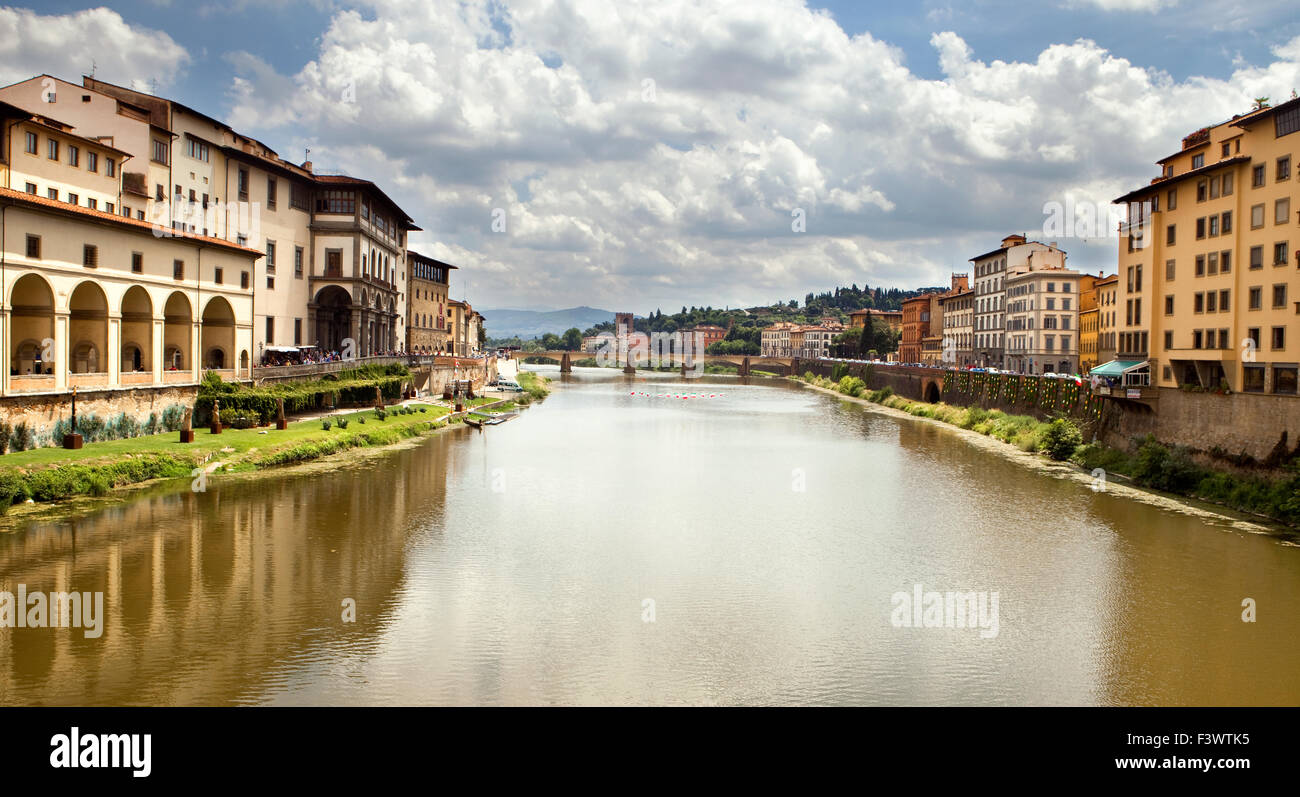 Der Fluss Arno in Florenz (Firenze) Stockfoto