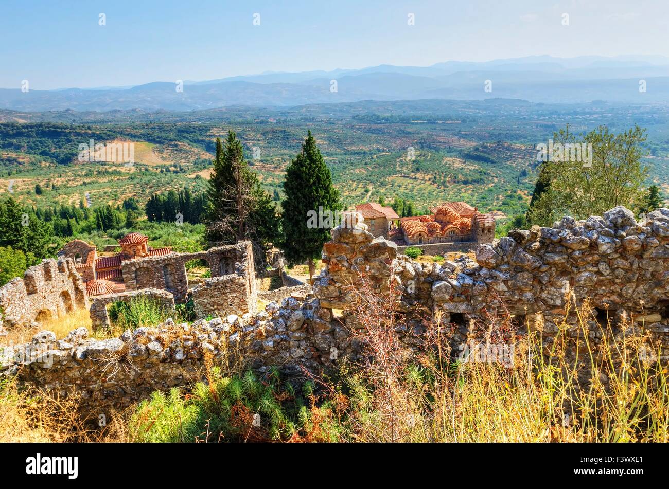 Die historische Stätte von Mystras, eine byzantinische Burg in Griechenland. Stockfoto