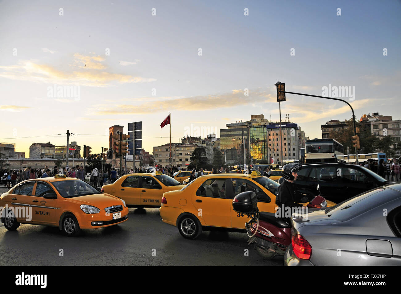 Abend am Taksim-Platz in Istanbul Stockfoto