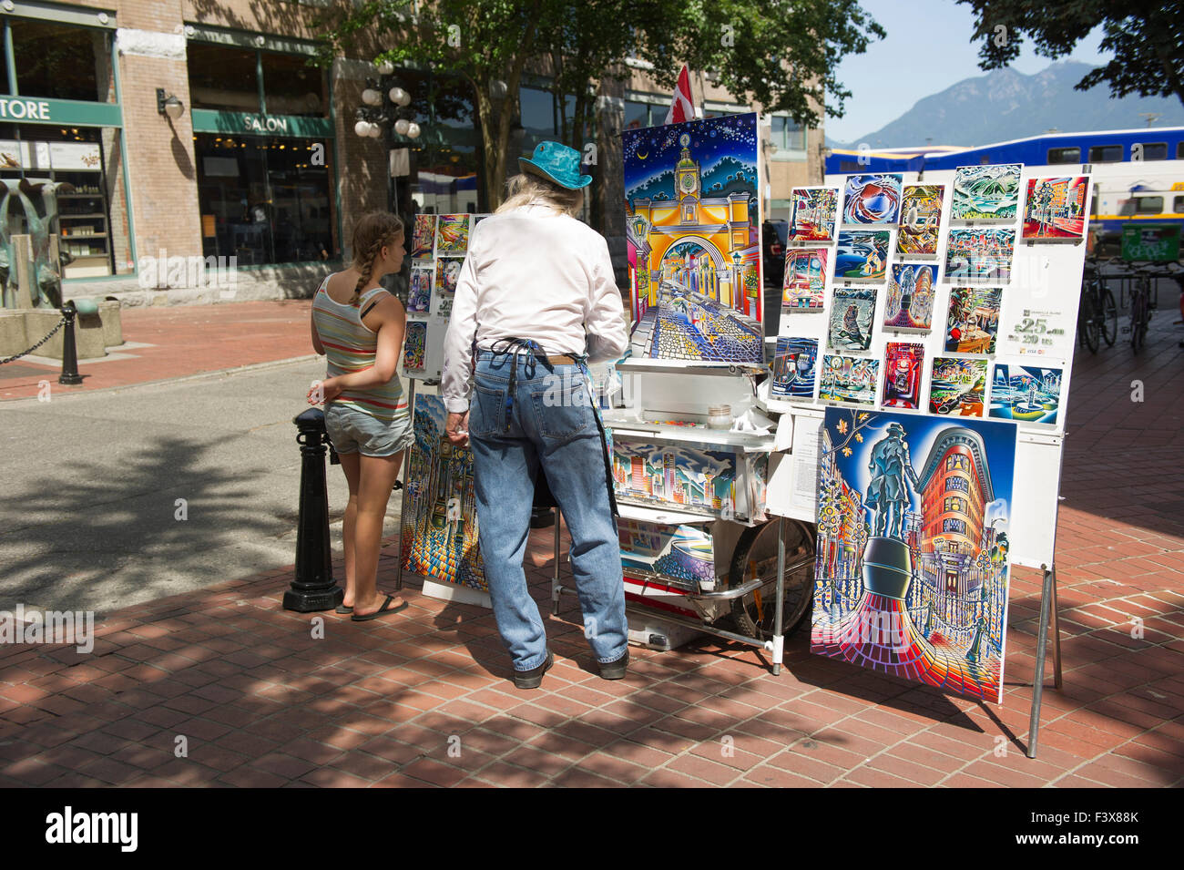 Gastown Straße Händler mit einem Display seiner Kunstwerke, Vancouver. Stockfoto