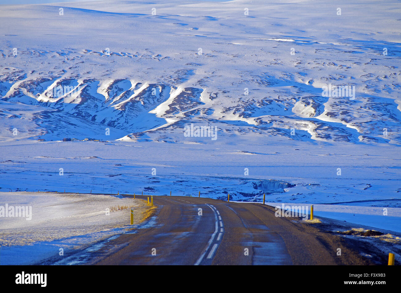 winterliche Landschaft Alongs Keflavík Straße Nr. Stockfoto