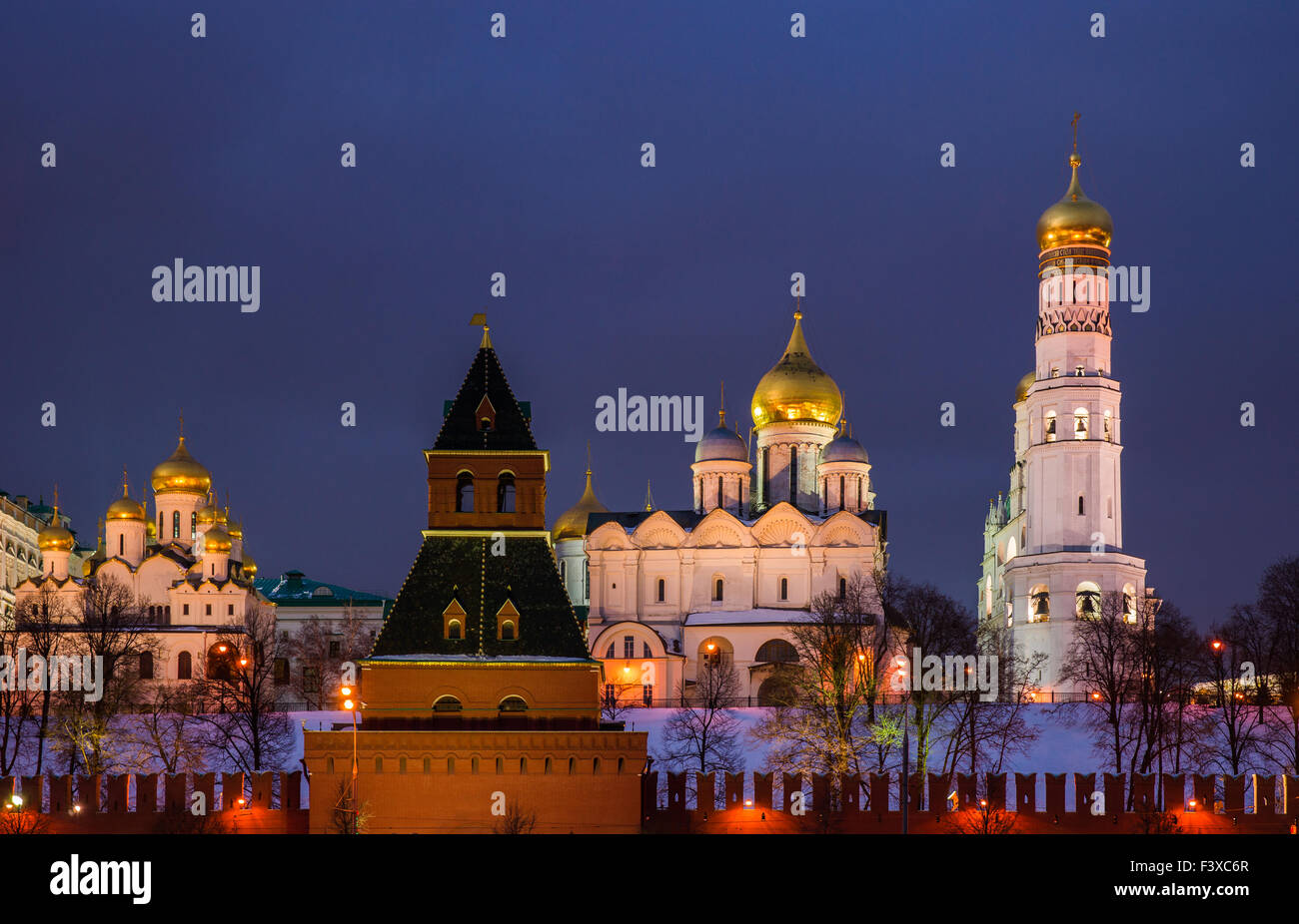 Kreml-Kathedralen in der Nacht Stockfoto