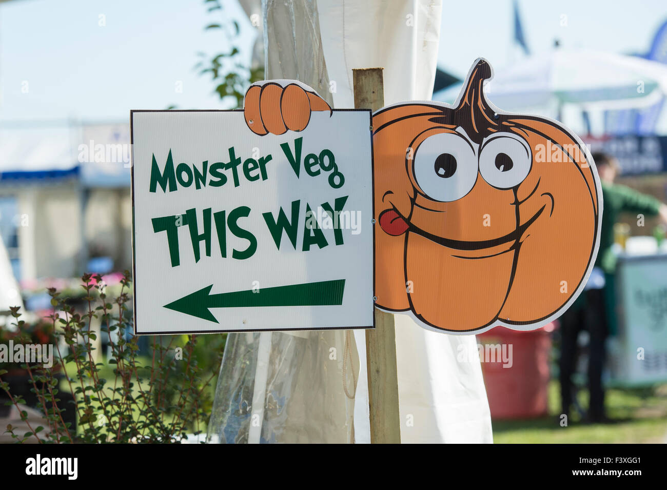 Monster Veg auf diese Weise Zeichen an einer Herbstschau. VEREINIGTES KÖNIGREICH Stockfoto