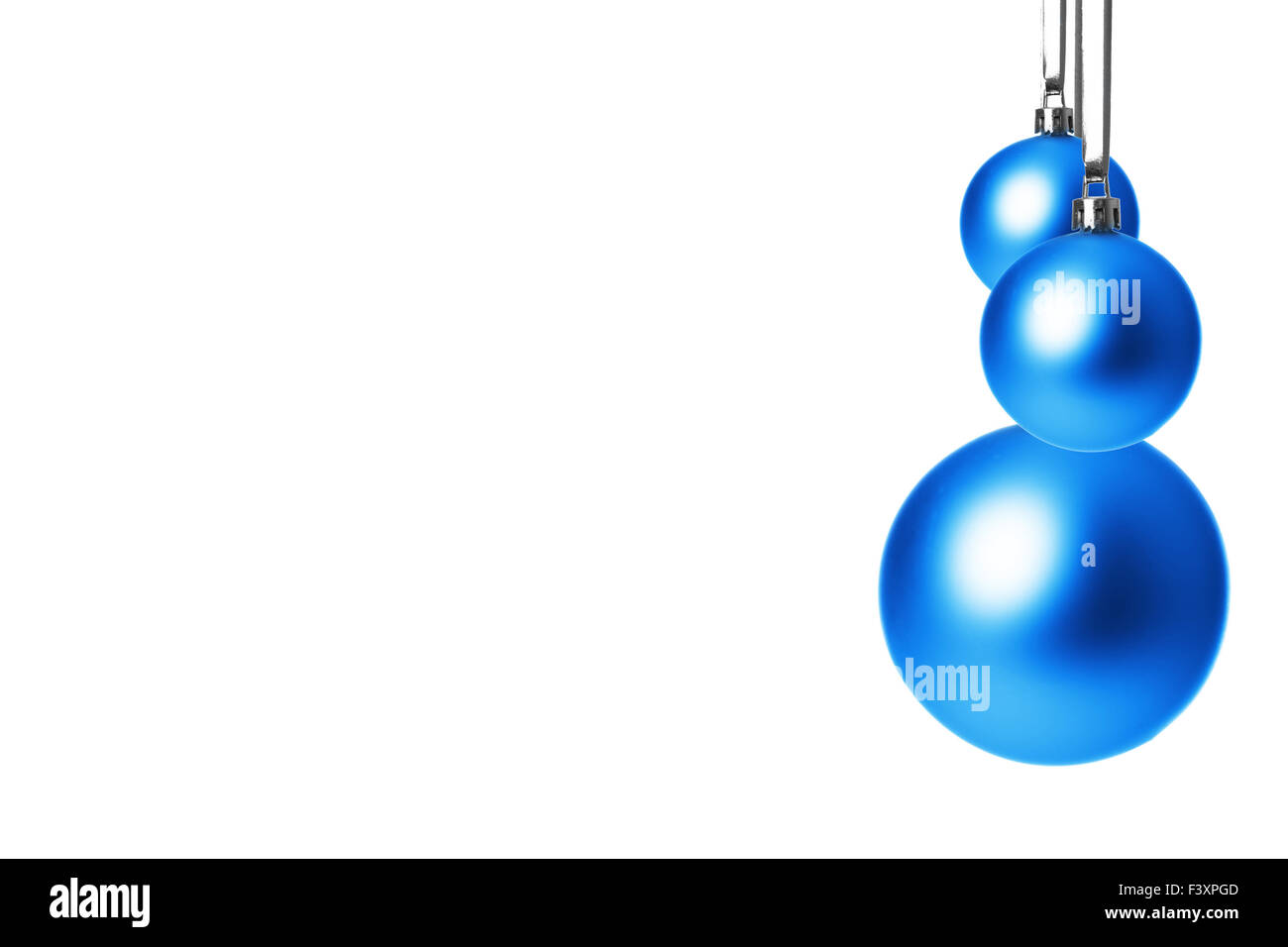 blaue Weihnachtskugeln isoliert Stockfoto