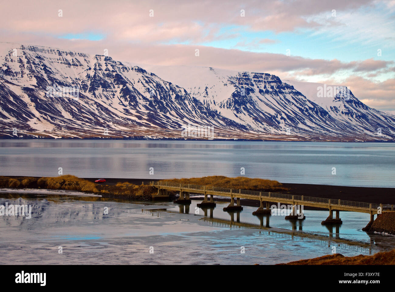 Winterliche Landschaft auf Island Stockfoto