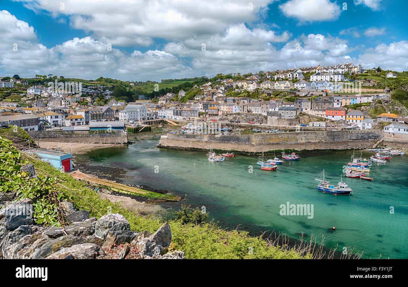 Blick über den Hafen des Dorfes Mevagissey in Cornwall, England, Großbritannien Stockfoto