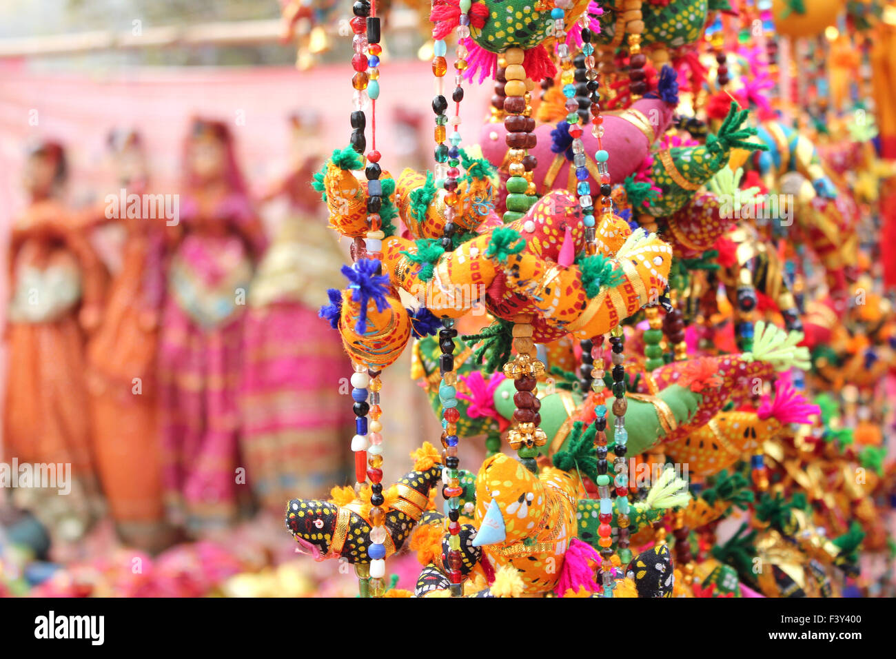 kleiner Vogel Spielzeug in Dilli haat Stockfoto