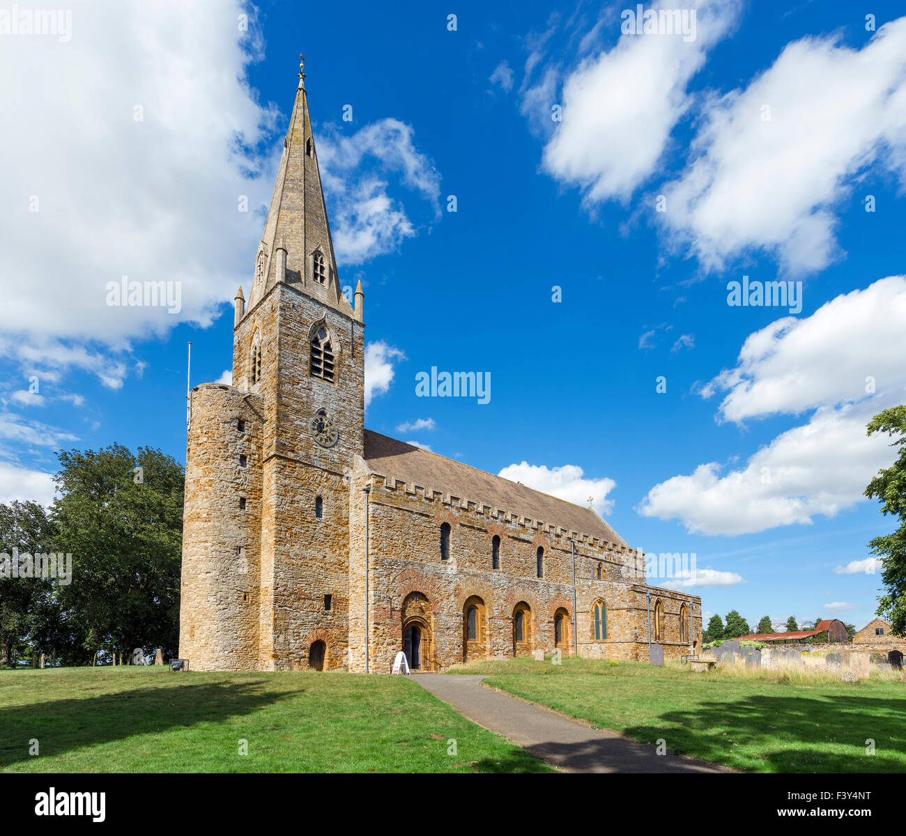 Allerheiligenkirche, eines der ältesten angelsächsischen Kirchen des Landes aus der Zeit um 690AD, Brixworth, Northants, Großbritannien Stockfoto