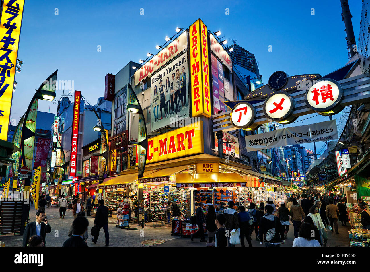 Japan, Insel Honshu, Kanto, Tokio, Ameya Yoko-Cho-Markt. Stockfoto