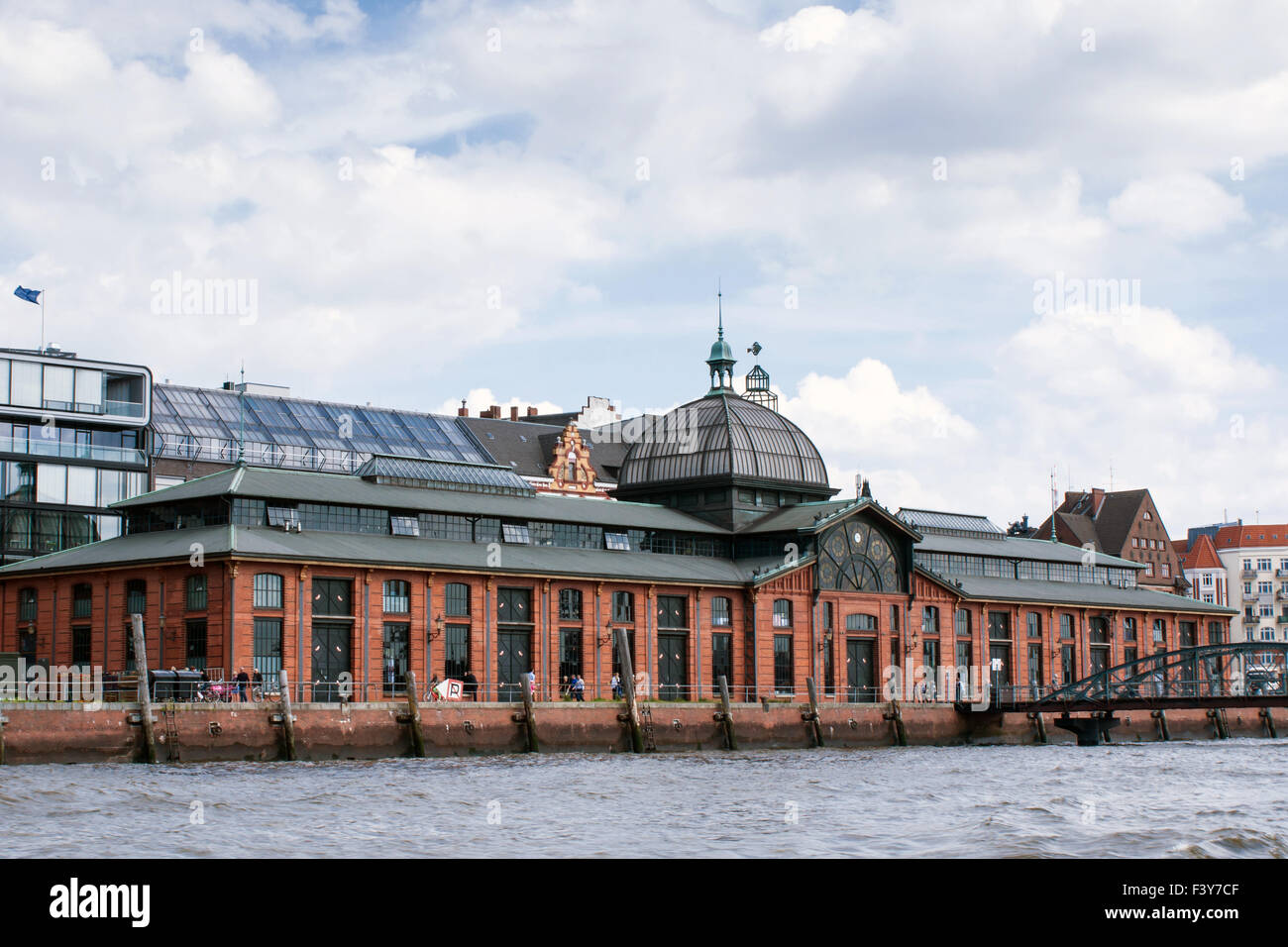 Fischauktionshalle Hamburg, Blick vom Wasser Stockfoto