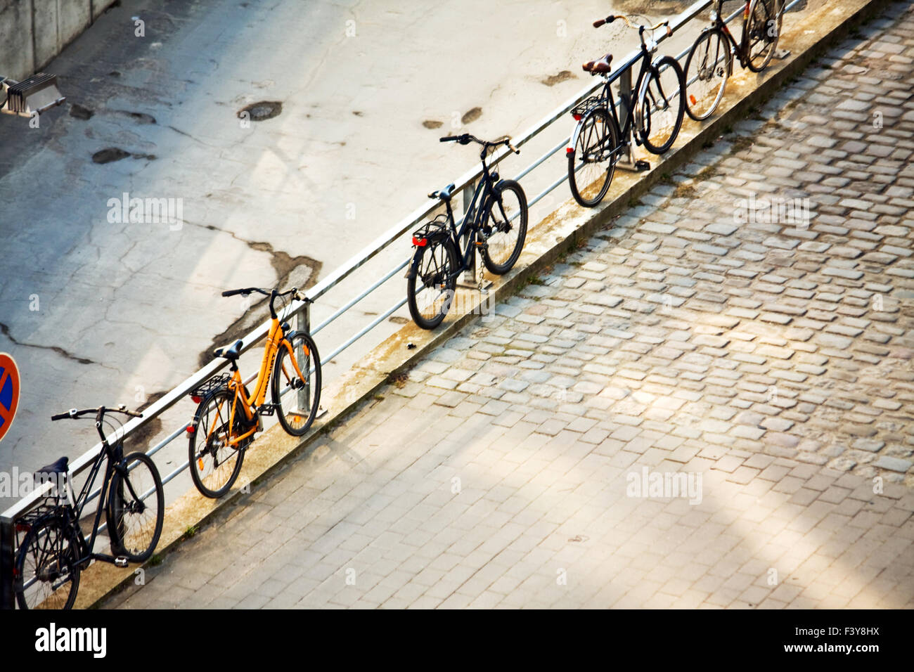 Fahrrad Parkplatz Stockfotos & Fahrrad Parkplatz Bilder ...