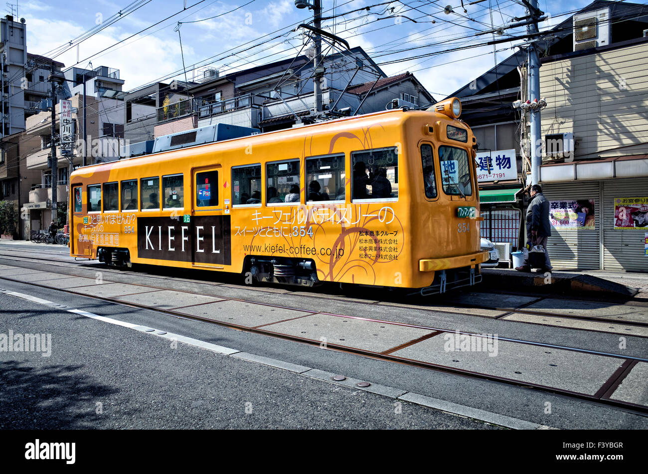 Japan, Honshu Insel, Kansai, Osaka, Straßenbahn. Stockfoto