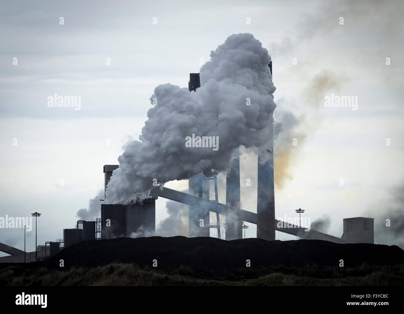 Letzten Rauch gießt aus Redcar Stahlwerk Koksöfen, wie sie sicher nach der Schließung der historischen Werke geschlossen. Stockfoto