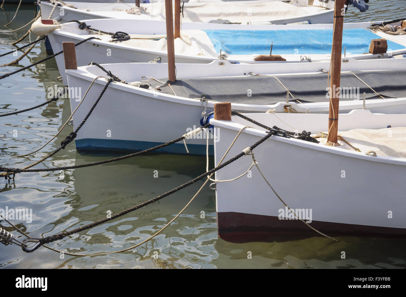 Traditionelle Segelboote (Llauts) vor Anker, Mallorca Stockfoto