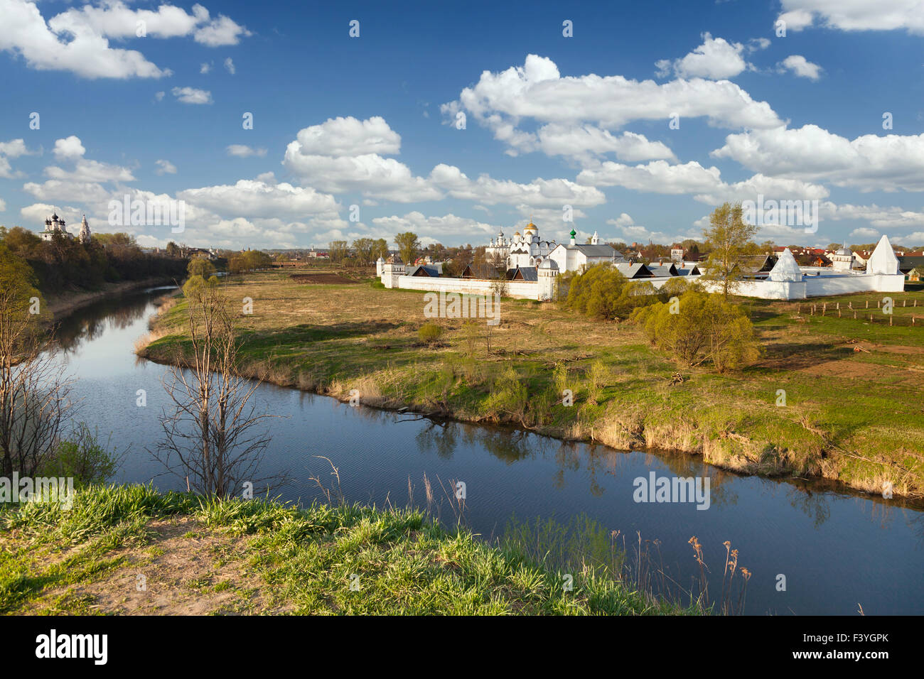 Schöne weiße Kloster in Susdal, Russland Stockfoto