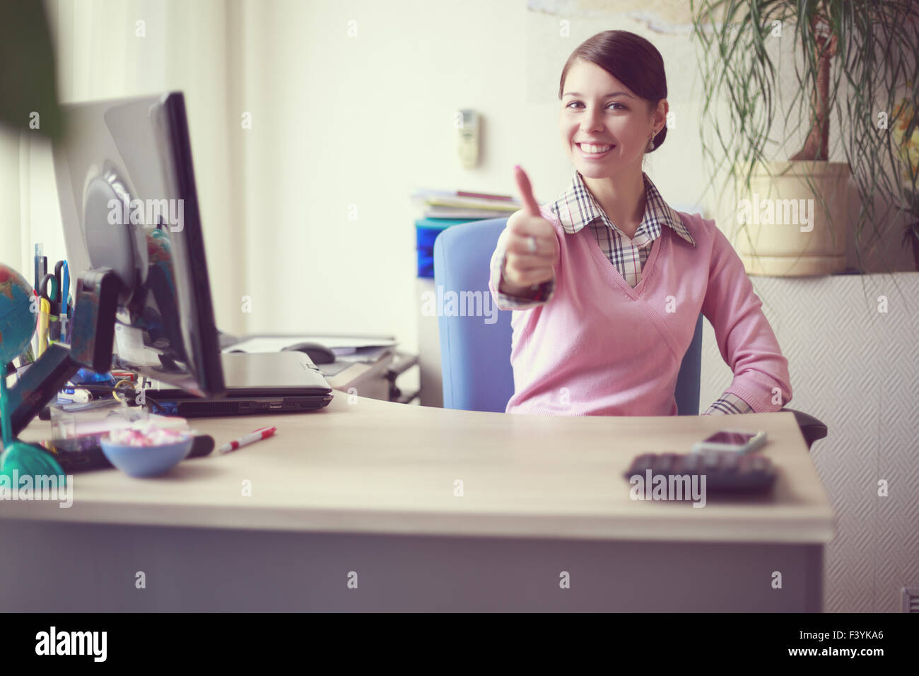Business-Frau in ihrem Büro Stockfoto