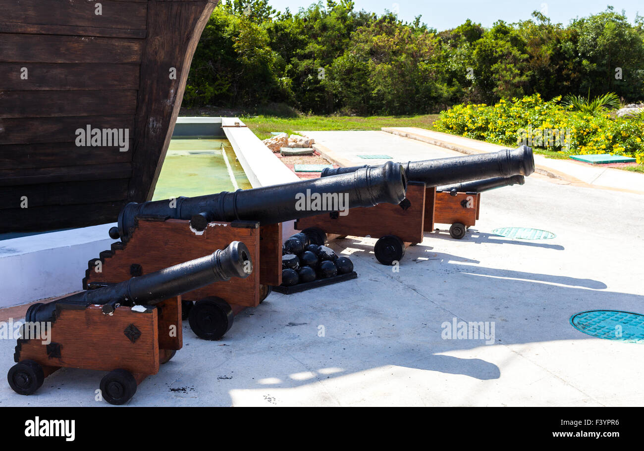 Kuba-Attraktion alte Galeone mit Kanone Stockfoto