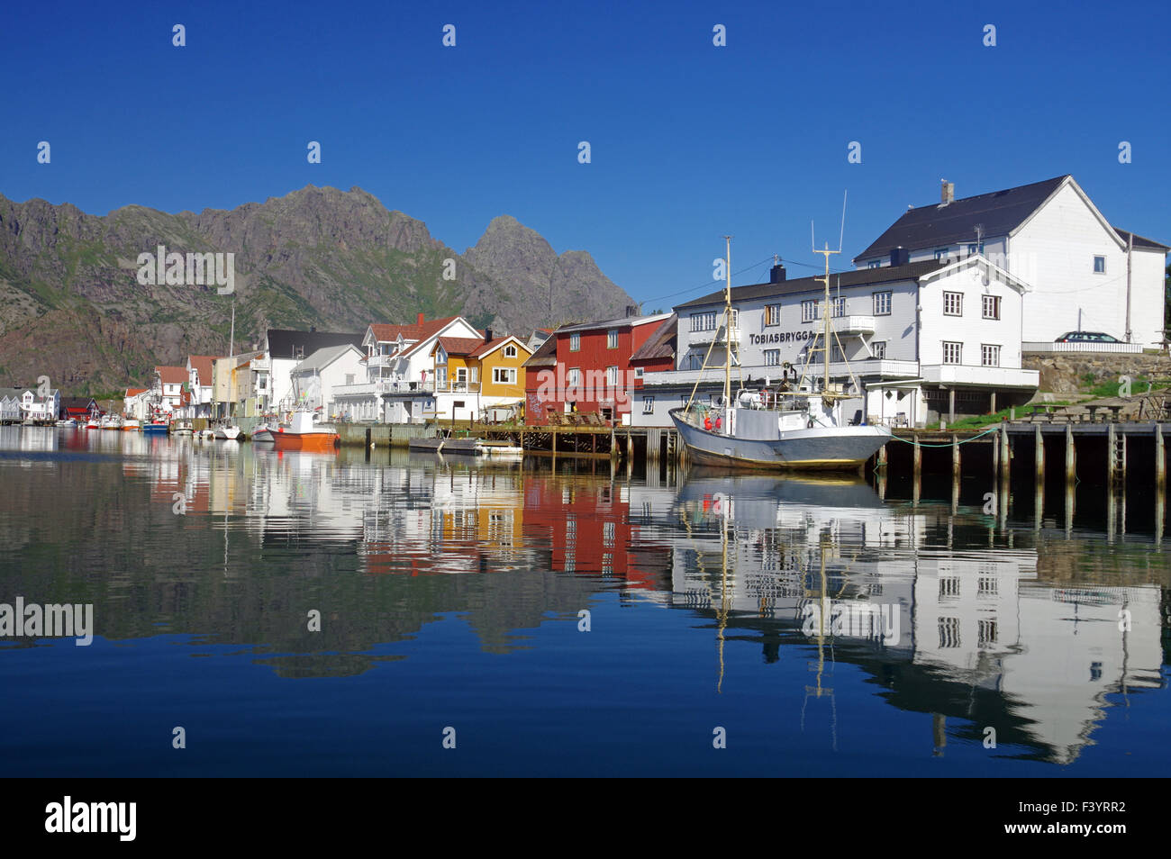 das Fischerdorf Henningsvær Stockfoto