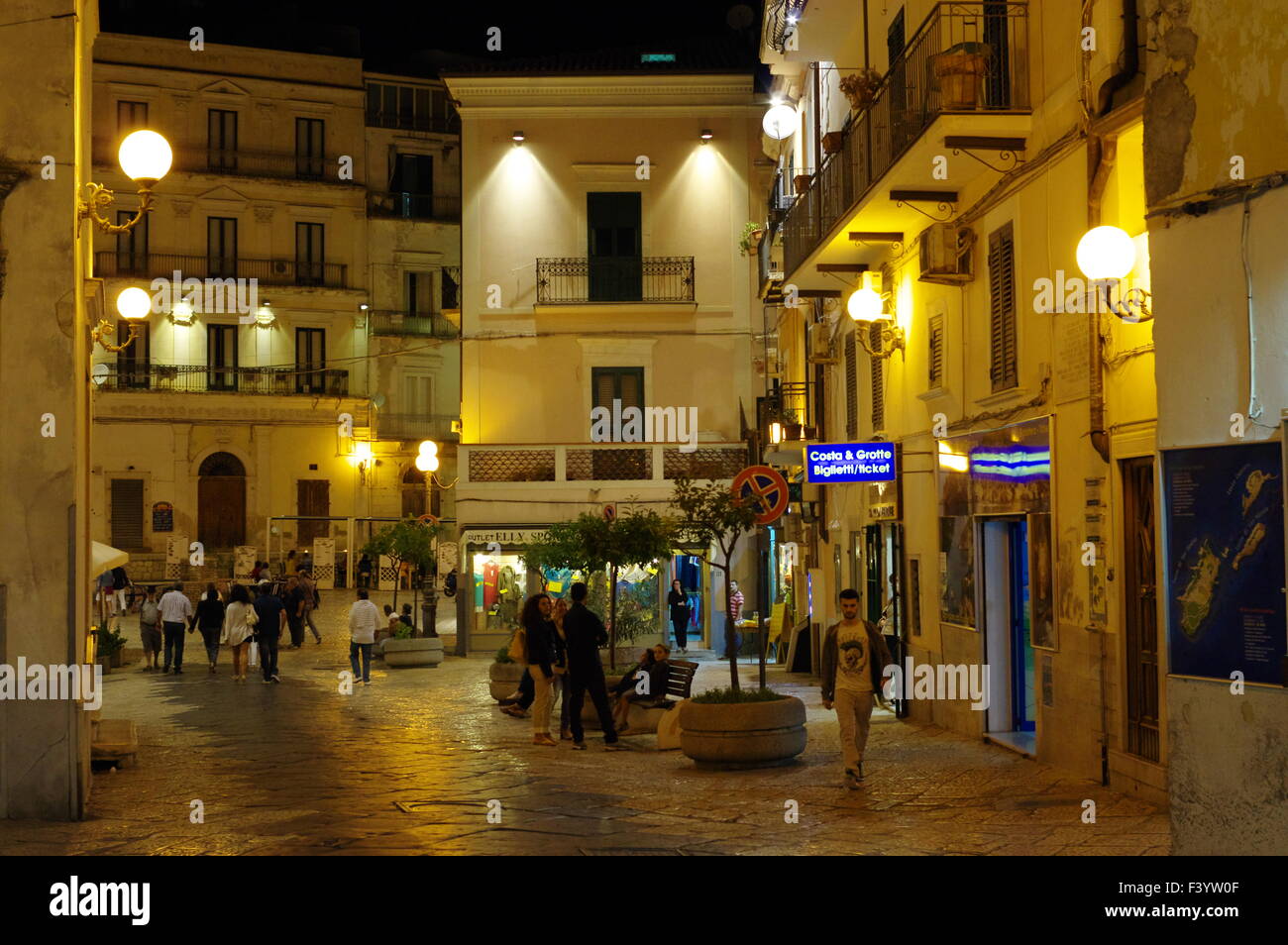 Rodi Garganico, Italien: Zentrum der historischen Altstadt auf der Gargano-Halbinsel in der Provinz Foggia. Stockfoto