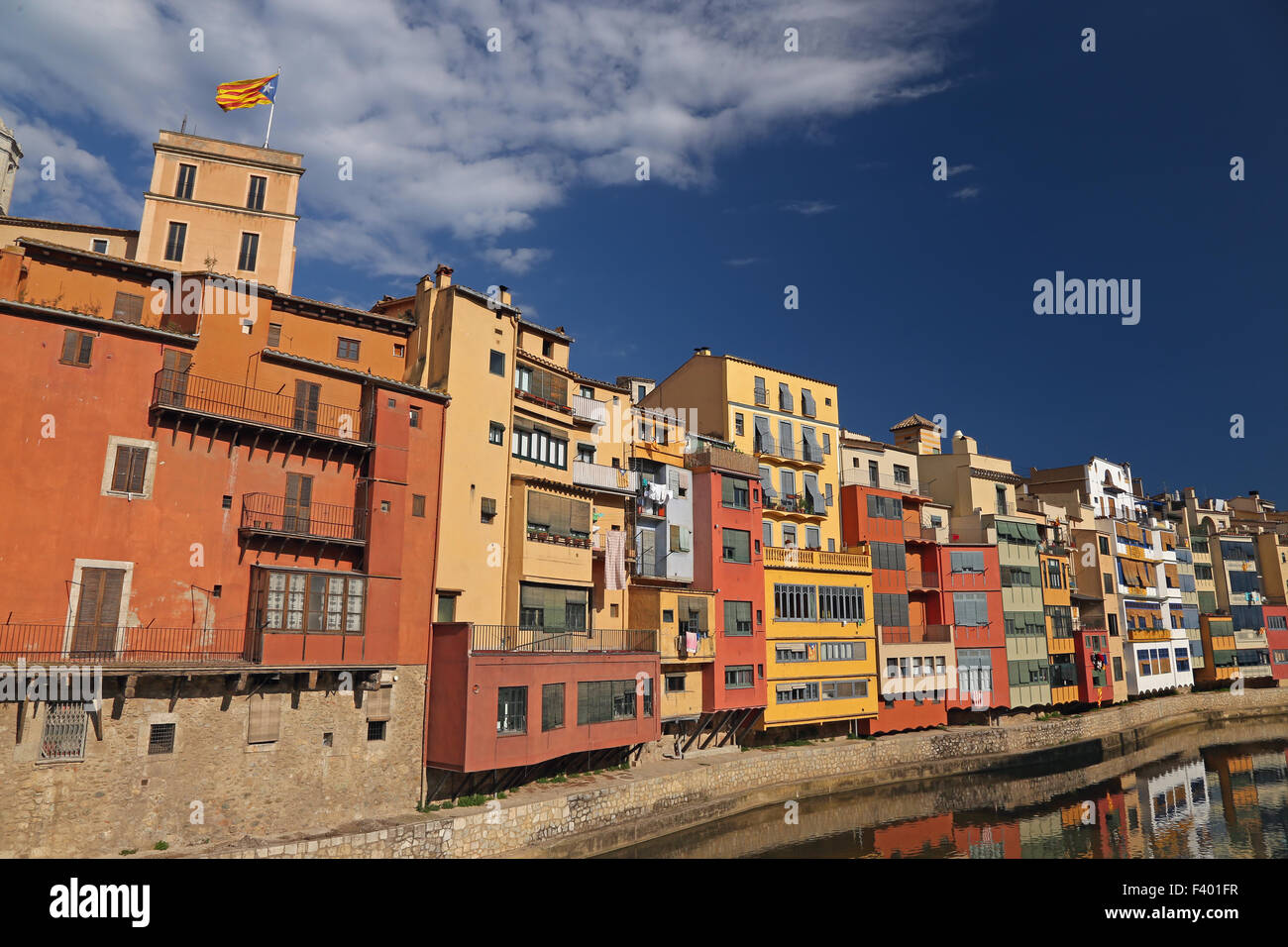 Häuser am Fluss in Girona, Katalonien Stockfoto