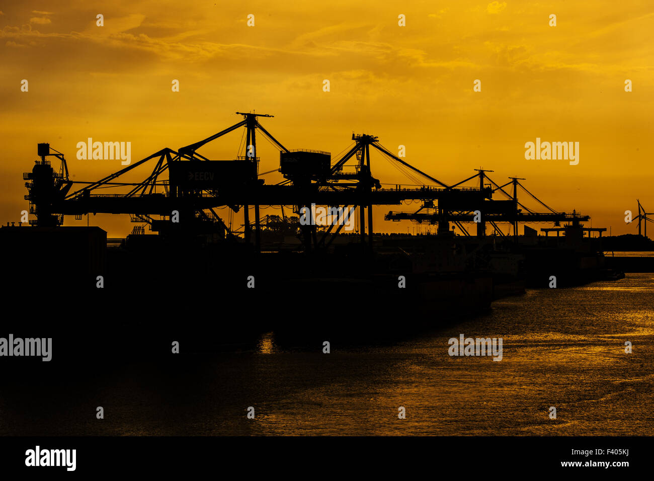 Rotterdamer Hafen Sonnenaufgang Stockfoto
