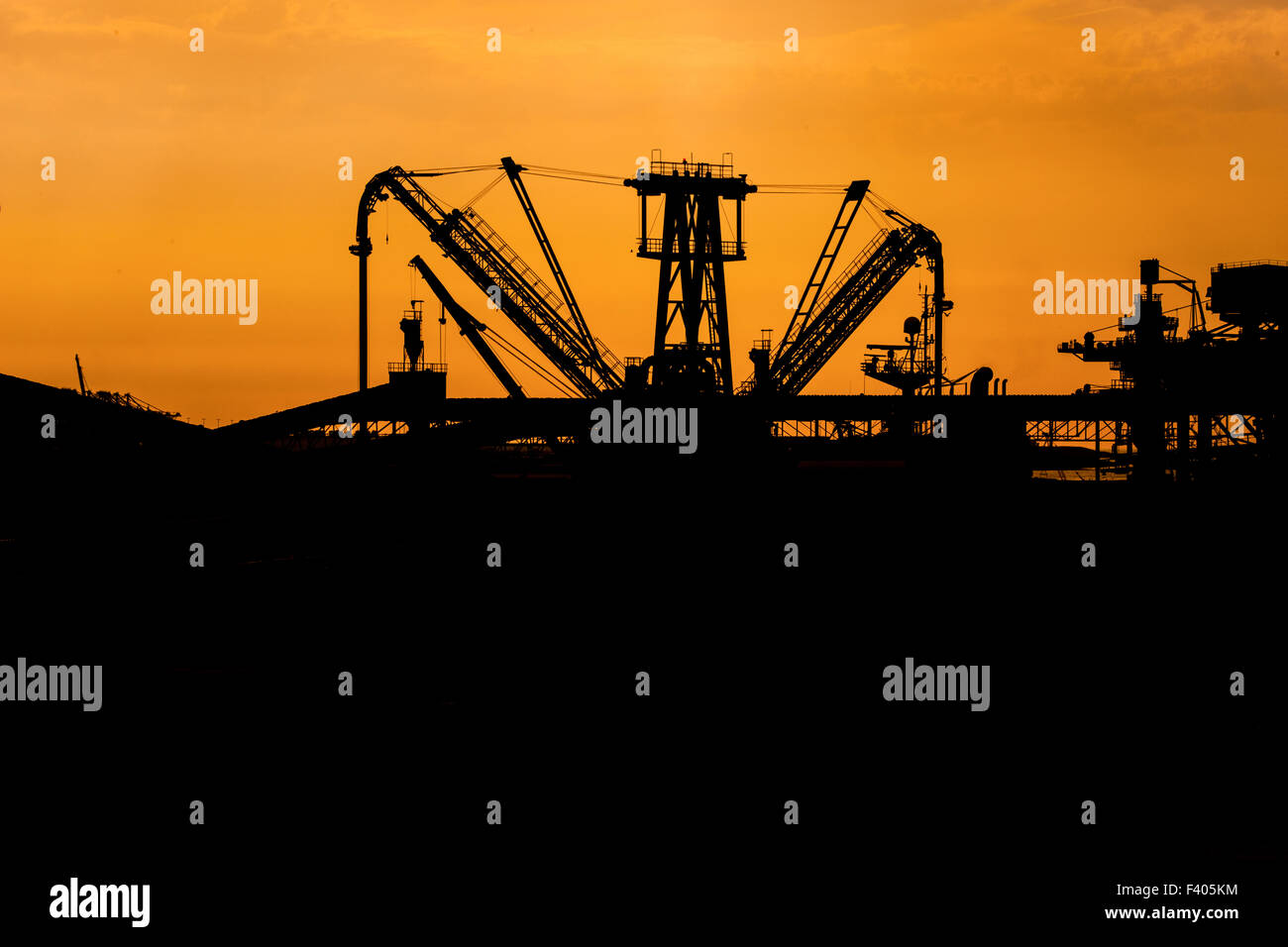 Rotterdamer Hafen Sonnenaufgang Stockfoto