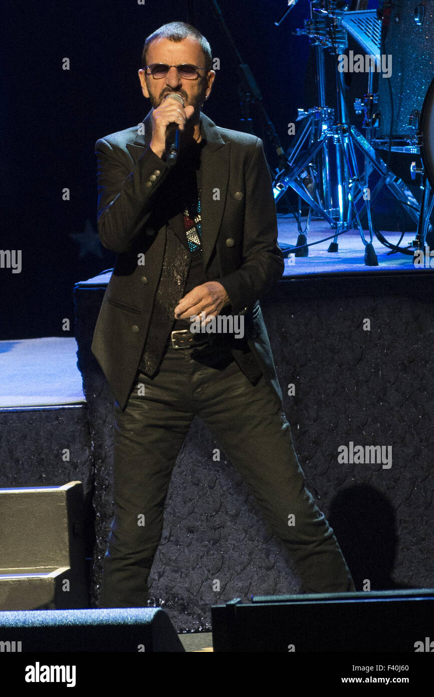 Calgary, Alberta, Kanada. 13. Oktober 2015. Ex-Beatle RINGO STARR, führt in Calgary mit seinem all-star Band. Bildnachweis: Baden Roth/ZUMA Draht/Alamy Live-Nachrichten Stockfoto