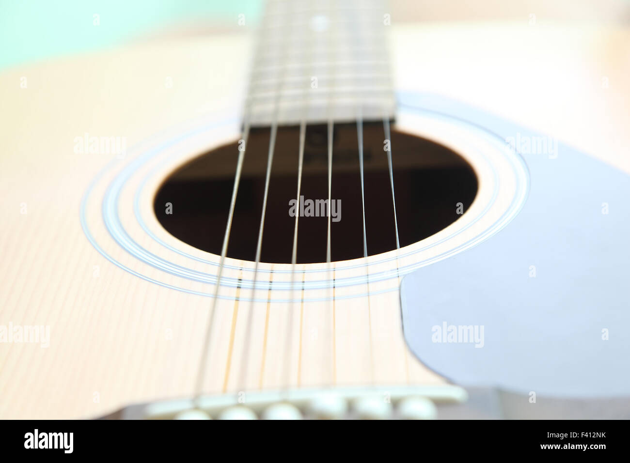 Saiten auf der Gitarre Stockfoto