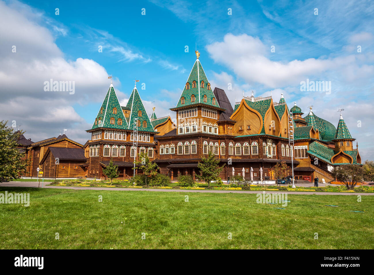 Moskau, Russland - 29. September 2015: Kolomenskoje Stadtpark. Kopie des Palastes des Zaren Alexey Mikhaylovich Romanov. Es ist wieder Stockfoto