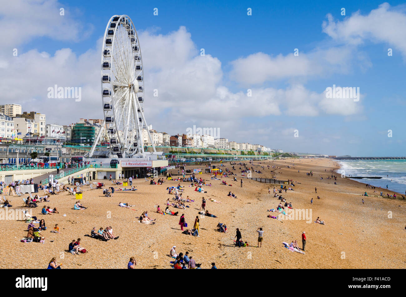 Brighton Beach und Brighton Rad im Sommer. East Sussex, England. Stockfoto