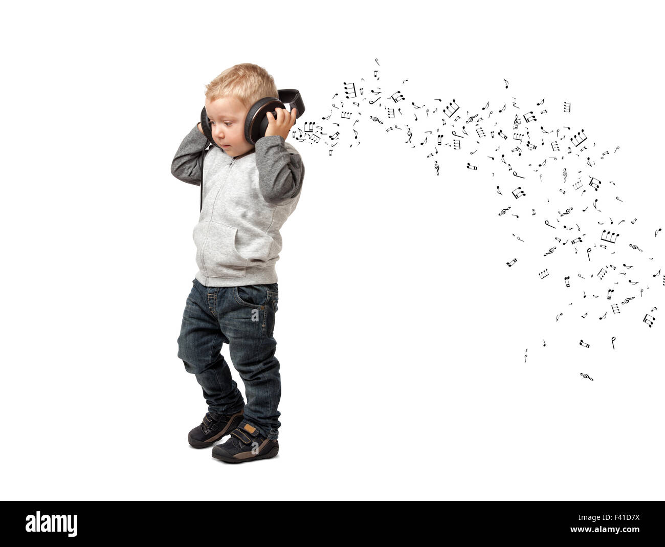 kleines Kind mit Kopfhörer isoliert auf weißem Hintergrund Stockfoto