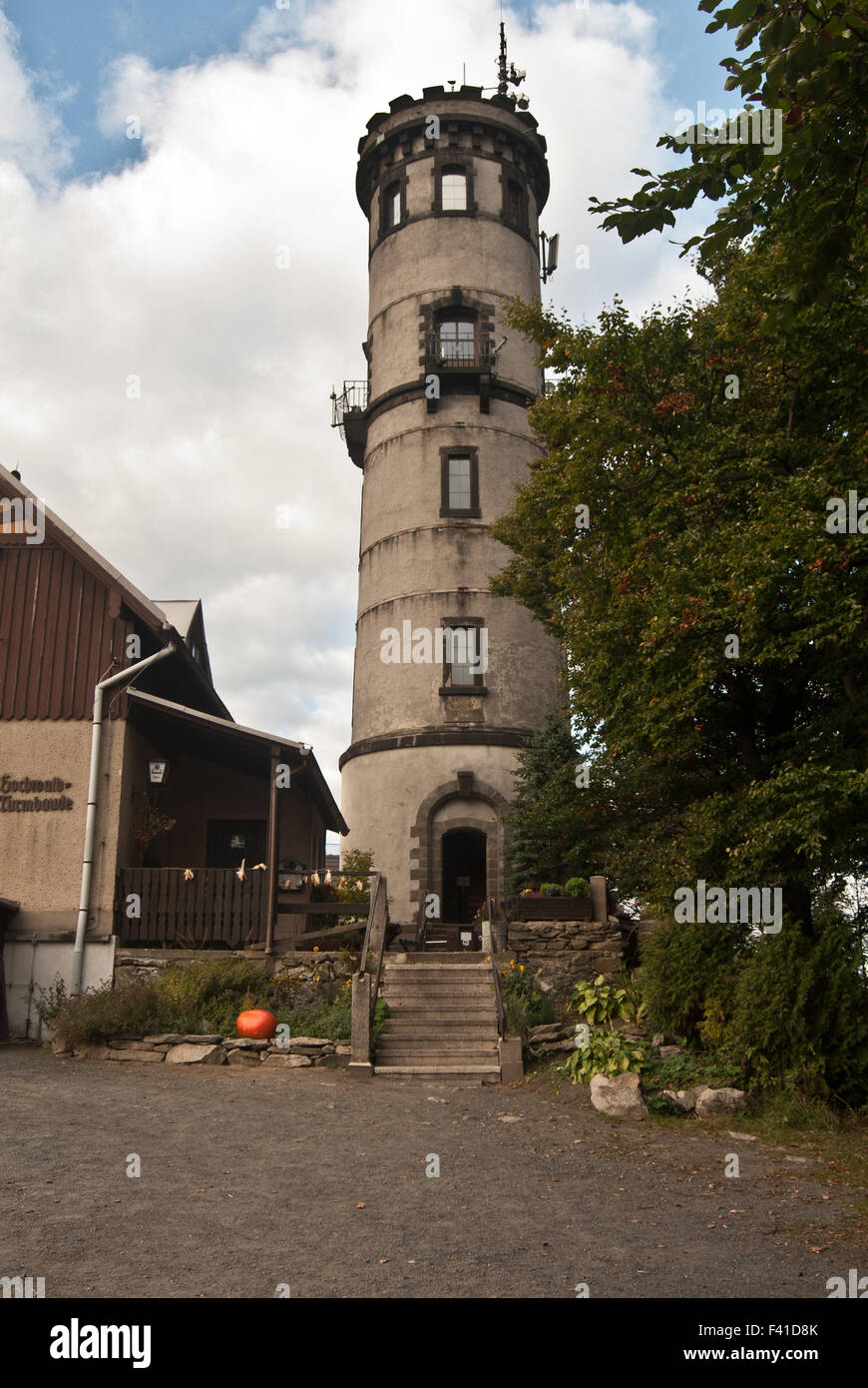 steinige Aussichtspunkt am Hochwald (Hvozd) Hügel im Zittauer Gebirge Berge oberhalb von Hain Dorf in Sachsen Stockfoto