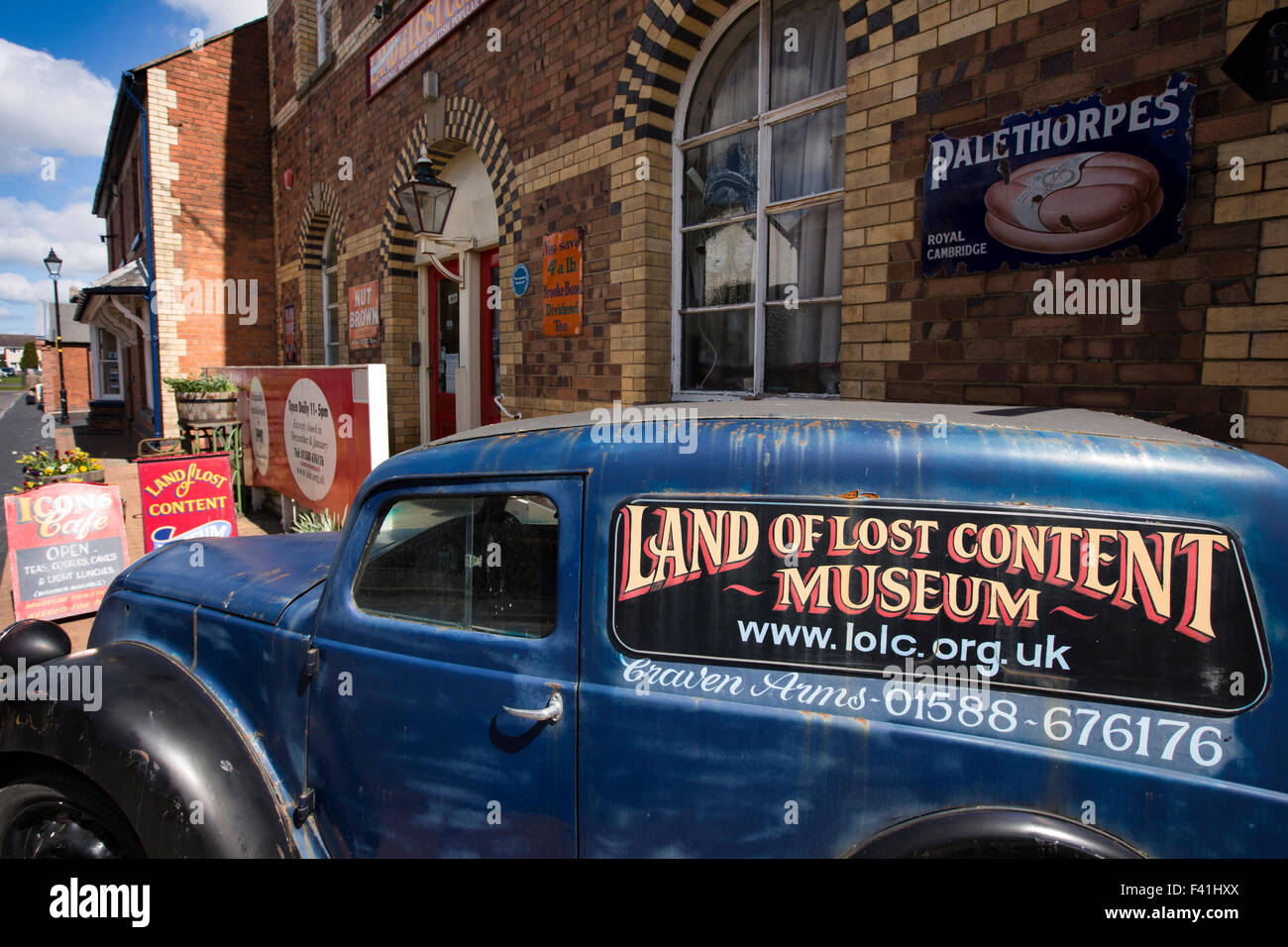 Großbritannien, England, Shropshire, Craven Arms, Market Street, Land of Lost Content Museum in der alten Markthalle Stockfoto