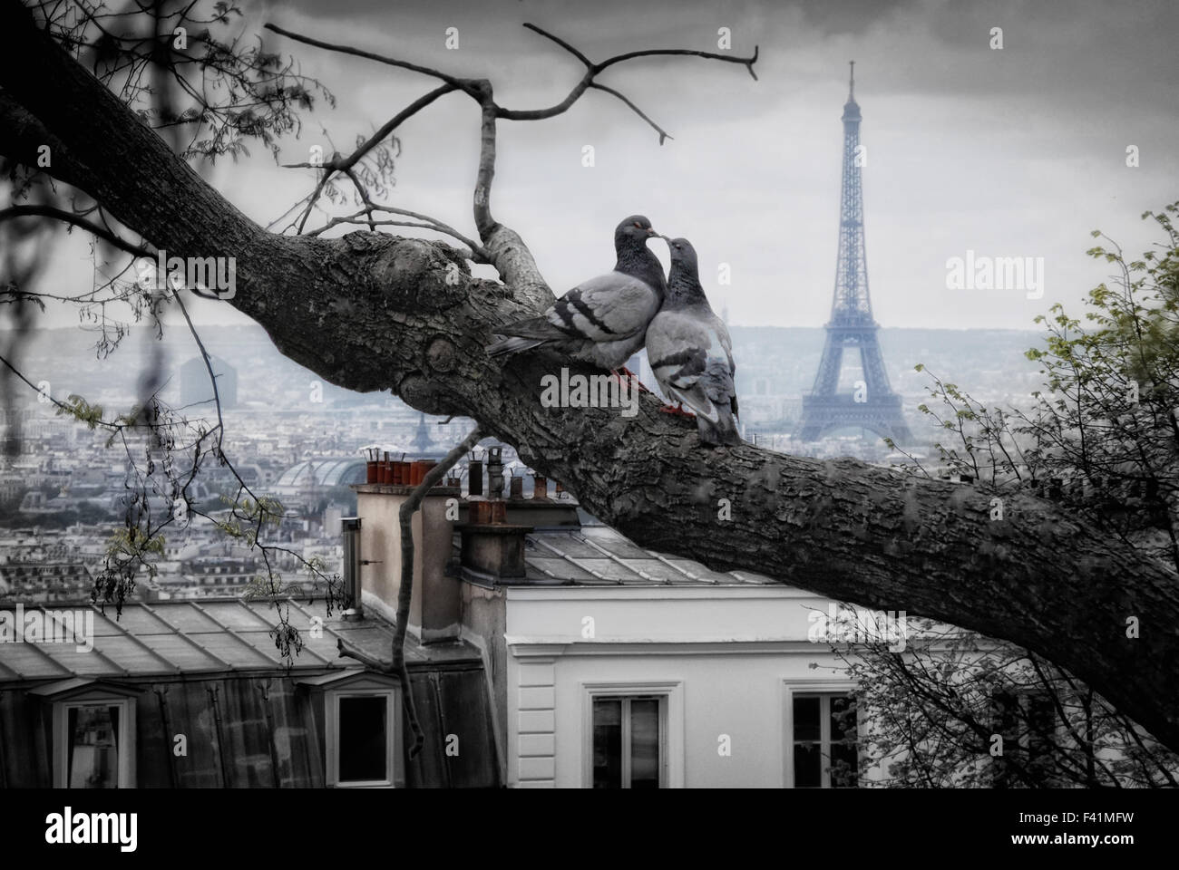 Küsse dich in Paris Stockfoto