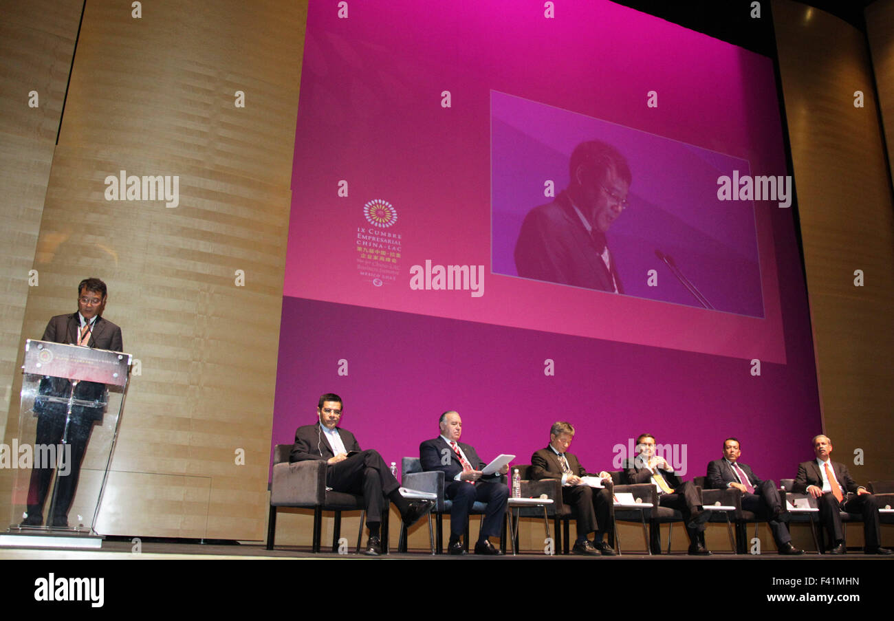 Guadalajara, Mexiko. 13. Oktober 2015. Vertreter besuchen Sie die Eröffnungsfeier des 9. China-LAC-Wirtschaftsgipfels in Guadalajara, Bundesstaat Jalisco, Mexiko, am 13. Oktober 2015. Ein China-lateinamerikanischen Wirtschaftsgipfel startete Dienstag in Mexikos zweitgrößte Stadt Guadalajara, Möglichkeiten, Bindungen zu steigern und Geschäftsmöglichkeiten in neuen Bereichen zu suchen. © Rong Hao/Xinhua/Alamy Live-Nachrichten Stockfoto