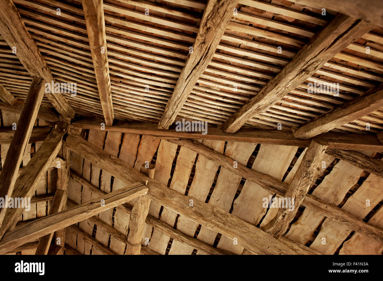 Holzrahmen auf einem Bauernhof in Frankreich Stockfoto