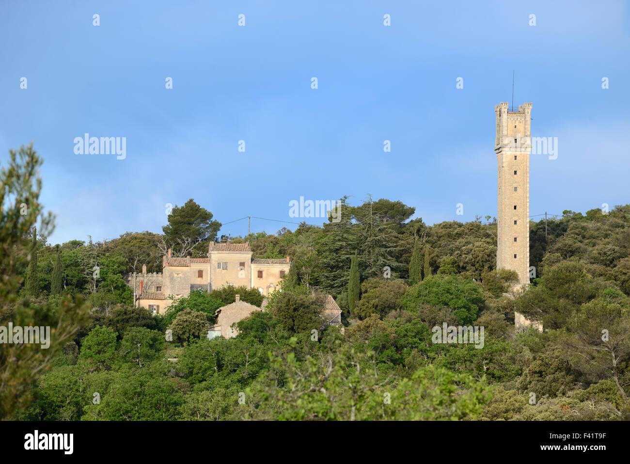 Tour Philippe Tower House oder Torheit in der Nähe von Bonnieux im Regionalpark Luberon Provence Frankreich Stockfoto