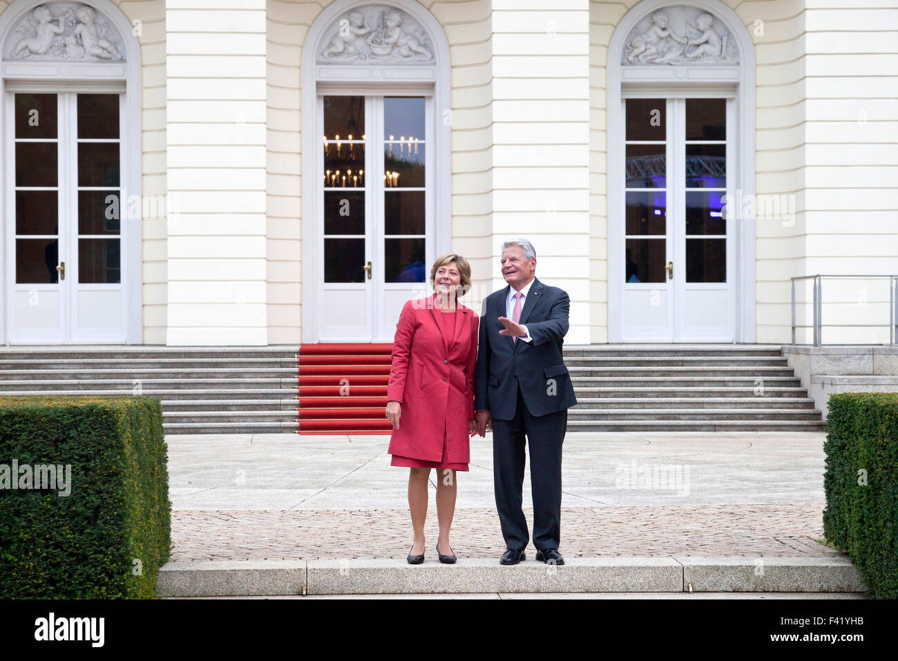 Bundespräsident Joachim Gauck und seiner Partnerin Daniela Schadt vor Schloss Bellevue, Berlin, Deutschland Stockfoto