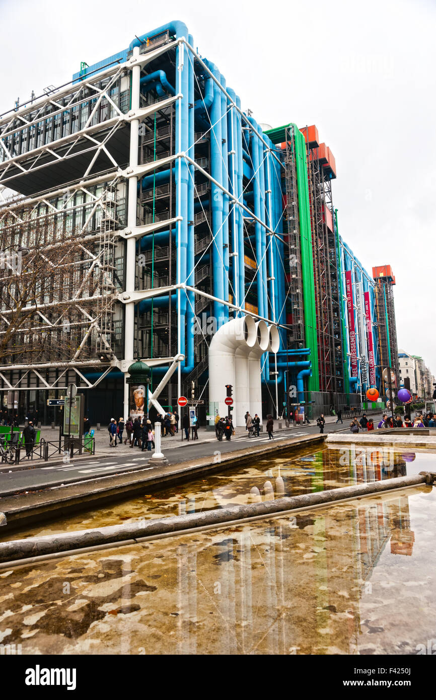 Fischaugen-Blick auf The cultural Centre Pompidou in Paris, Frankreich Stockfoto