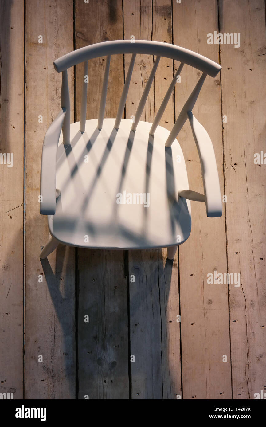 Leeren weißen Holzstuhl, Ansicht von oben Stockfoto