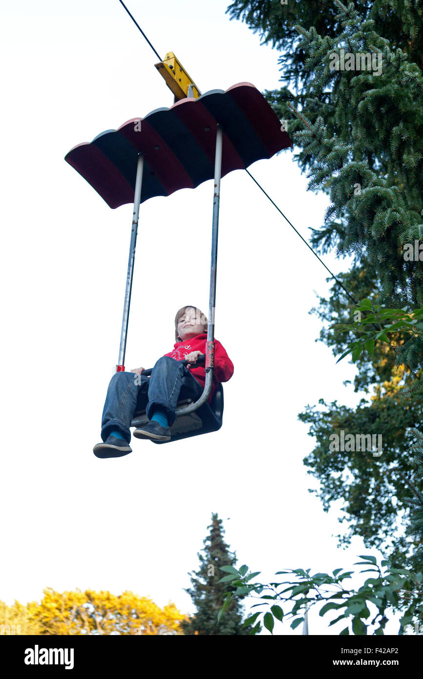 kleiner Junge im Sessellift, Wildpark Schwarze Berge (Zoo ´Schwarze