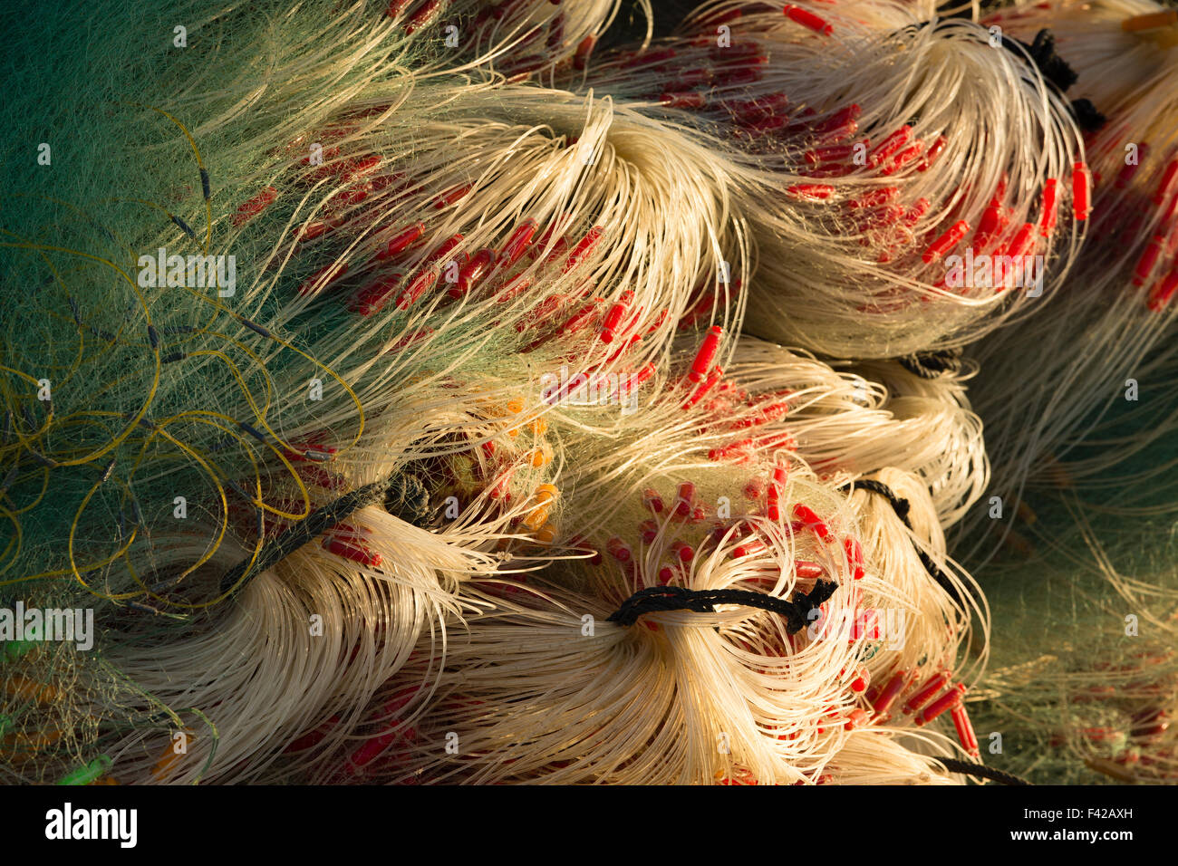 Flicken der Netze, Fischerdorf Mũi Né, Bình Thuận Provinz, Vietnam Stockfoto