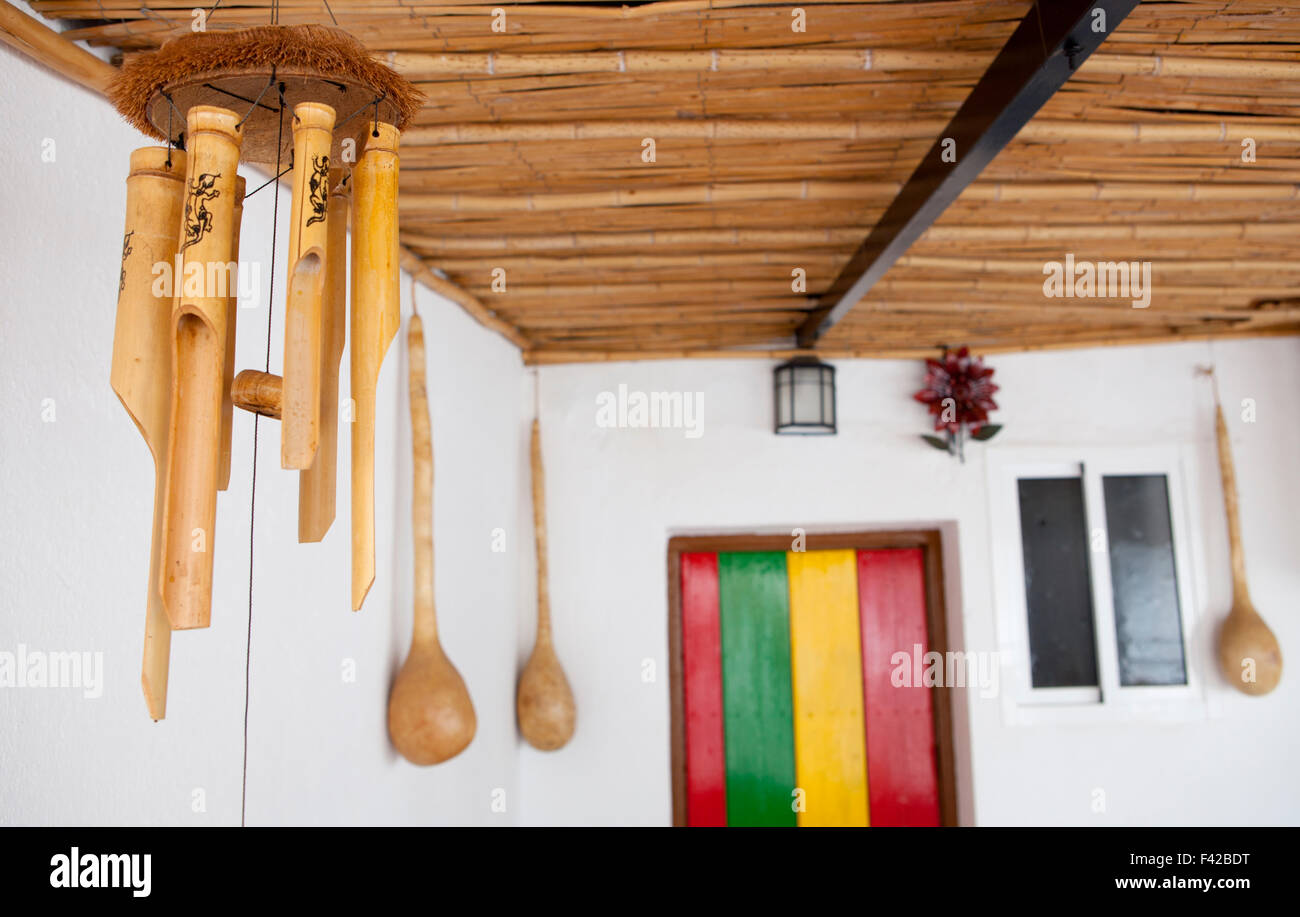 Reggae leuchtende Farben über Holztür. Hintergrund Stockfoto Reggae leuchtende Farben über Holztür. Hintergrund Stockfoto