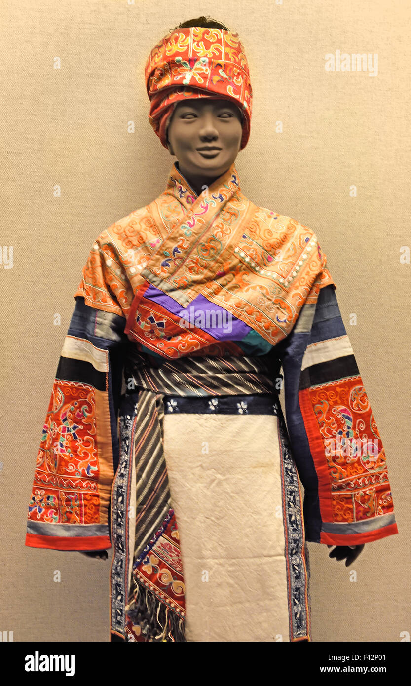 Feierlichen Kleid Miao (Anshun, Guizhou) 2. Hälfte 20. Jahrhundert Shanghai Museum alter chinesischer Kunst China Stockfoto
