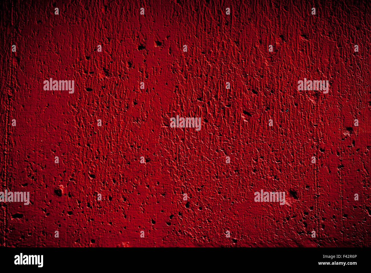 Blutig rot grobe Betonwand ungleichmäßige abstrakten Hintergrund Stockfoto
