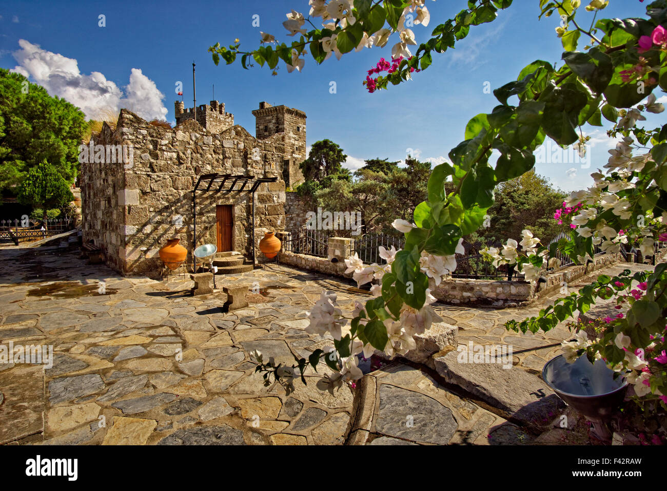 Innenteil und Stadtmauer von St. Peter Burg, Bodrum-Stadt, Provinz Muğla, Türkei Stockfoto