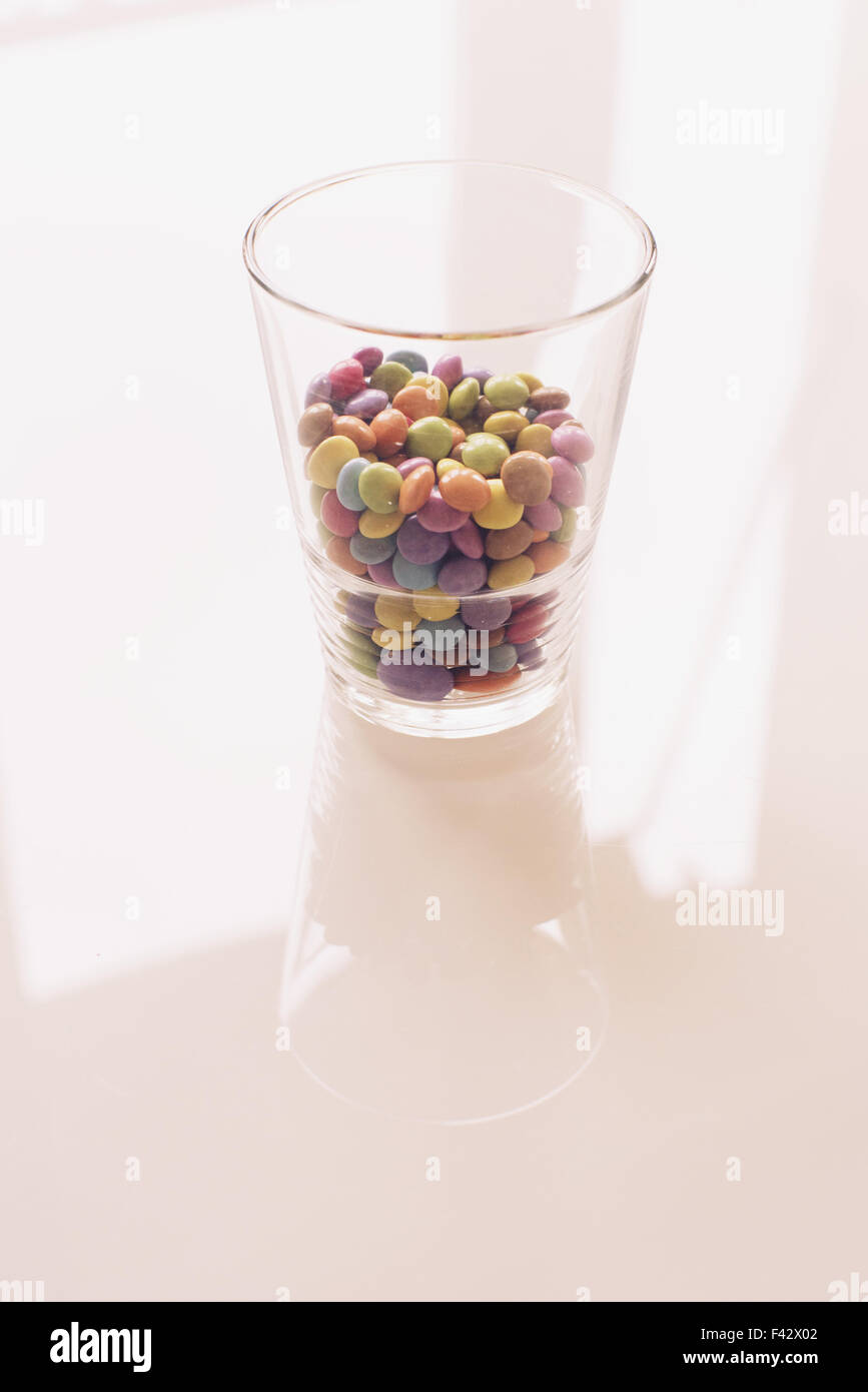 Bunte Bonbons im Glas Stockfoto