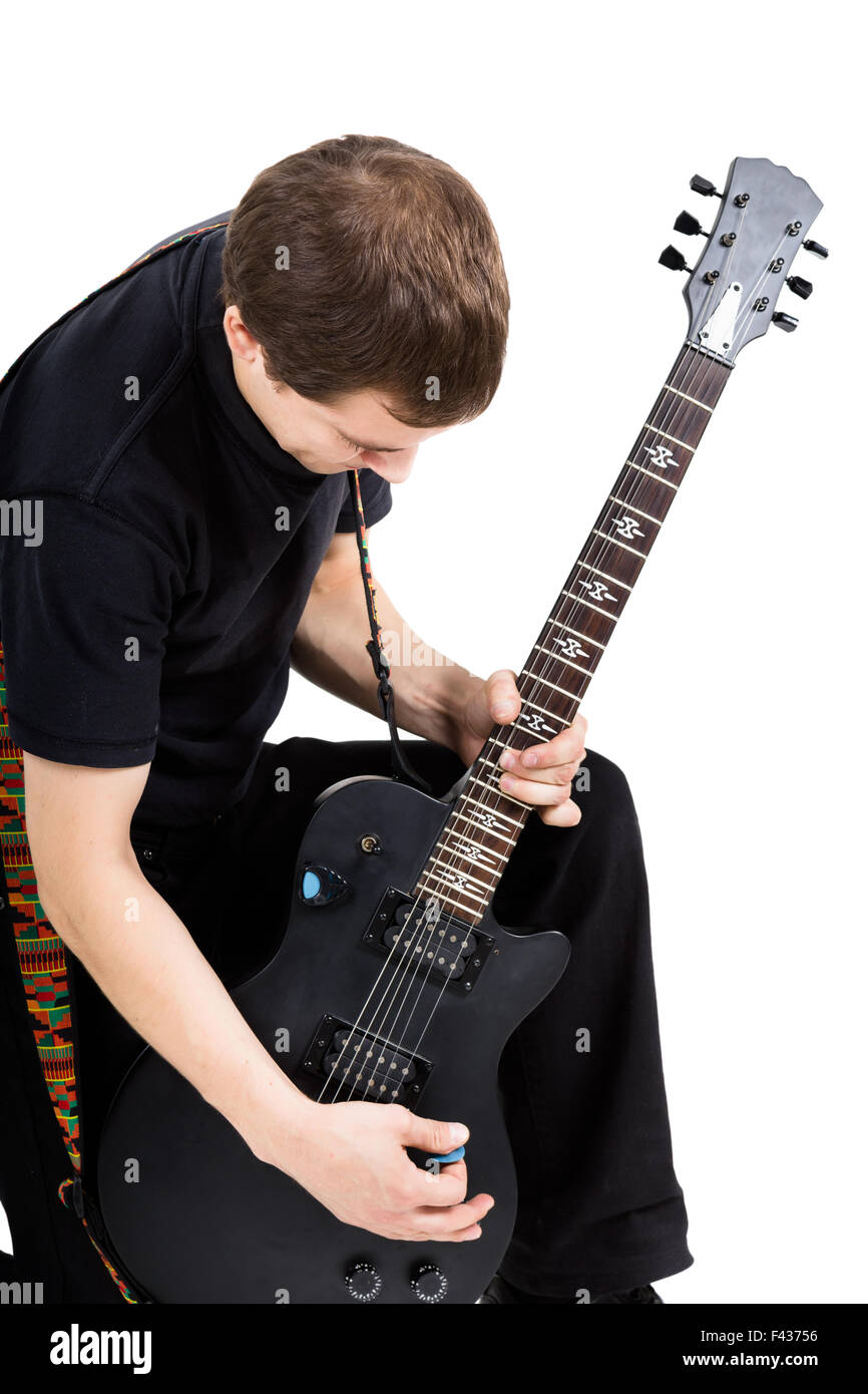 junger Mann mit einer e-Gitarre. Isoliert Stockfoto