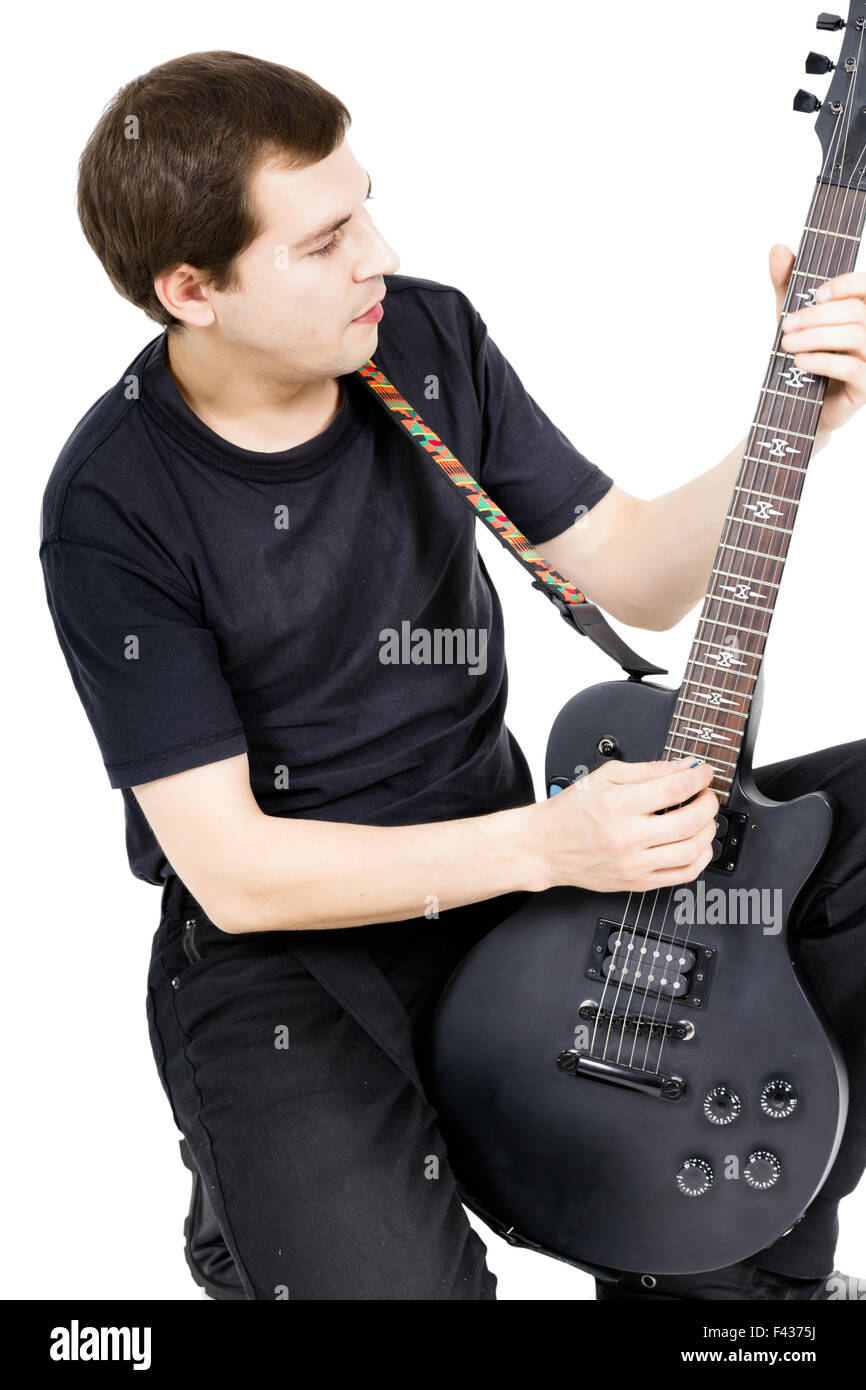 junger Mann mit einer e-Gitarre. Isoliert Stockfoto